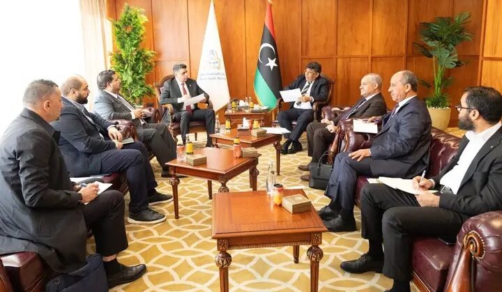 رئيس المؤسسة الوطنية للنفط يستعرض الآلية الجديدة لتوريد المحروقات اجتماع رئيس المؤسسة الوطنية للنفط