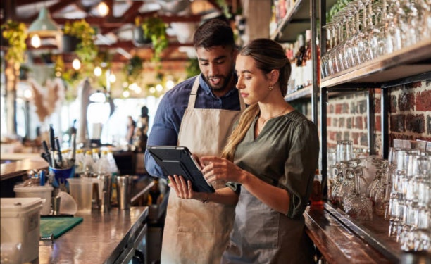 إدارة المطاعم بين السرعة والجودة: كيف تحقق التوازن المثالي إدارة المطاعم