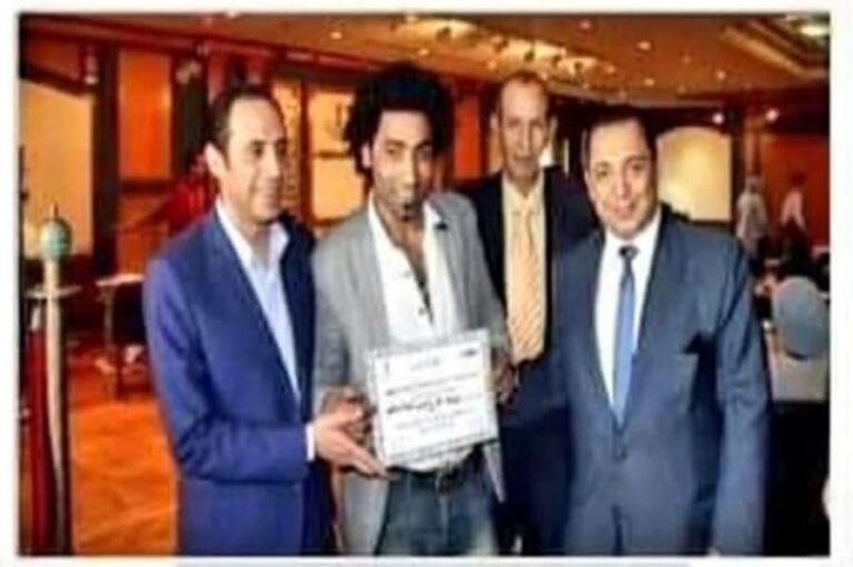 تكريم المخرج أحمد بوجي من جريدة الجمهورية