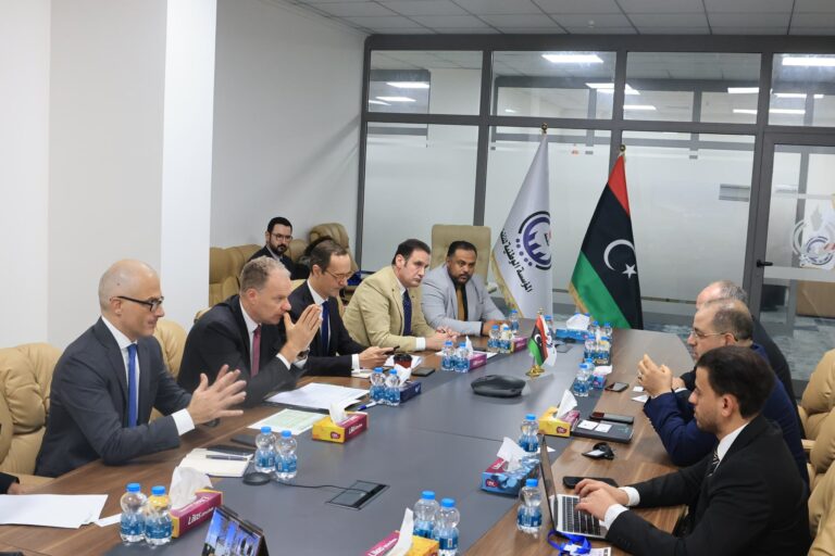 الوطنية للنفط تبحث الاستفادة من شركات إنتاج الطاقات المتجددة المؤسسة الوطنية للنفط تلتقي وفد الاتحاد الأوروبي