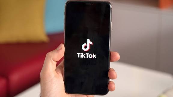 تيك توك TikTok تطلق مساعد ذكاء اصطناعي جديد للمستخدمين تيك توك TikTok