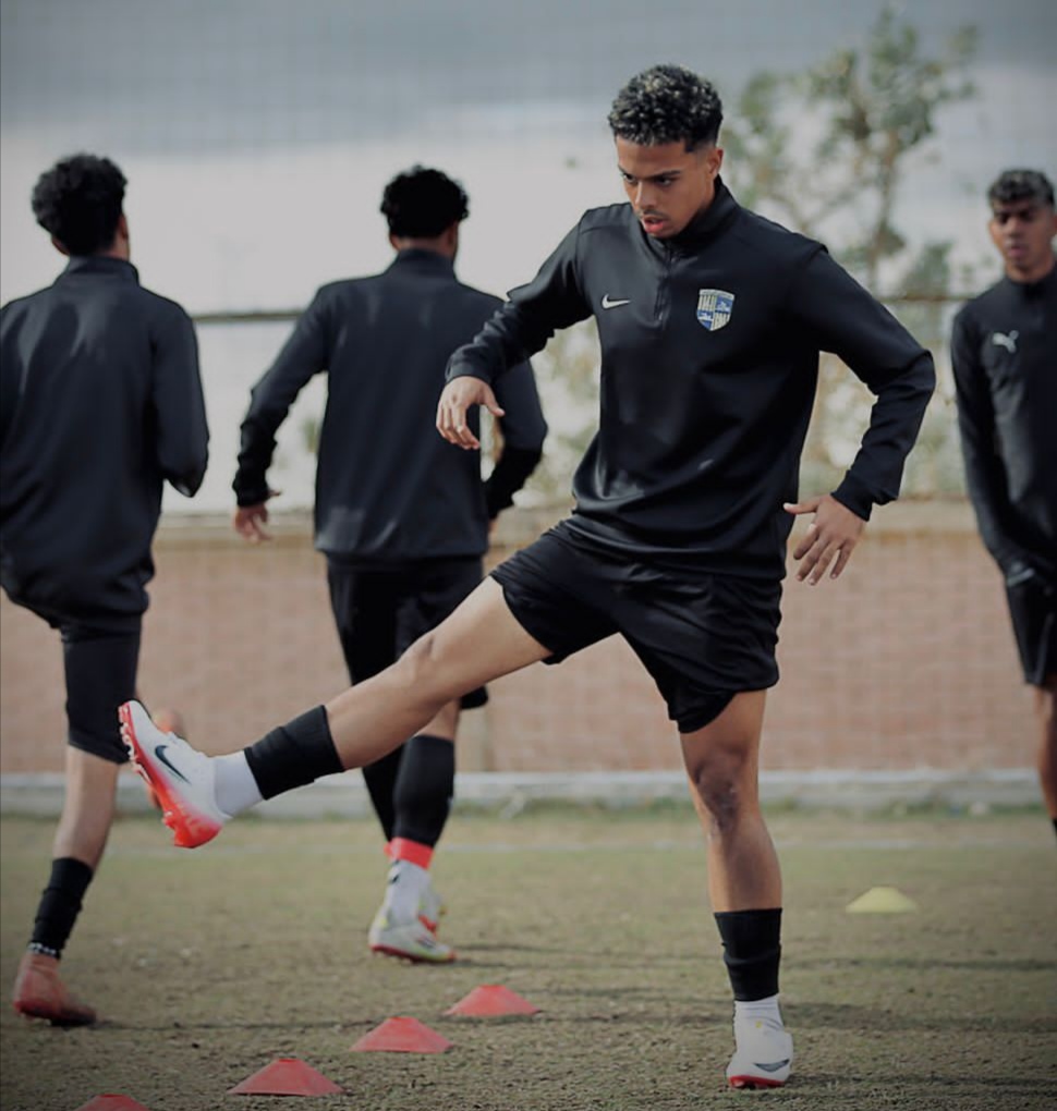 اللاعب مصطفى كوكا في المران الجماعي