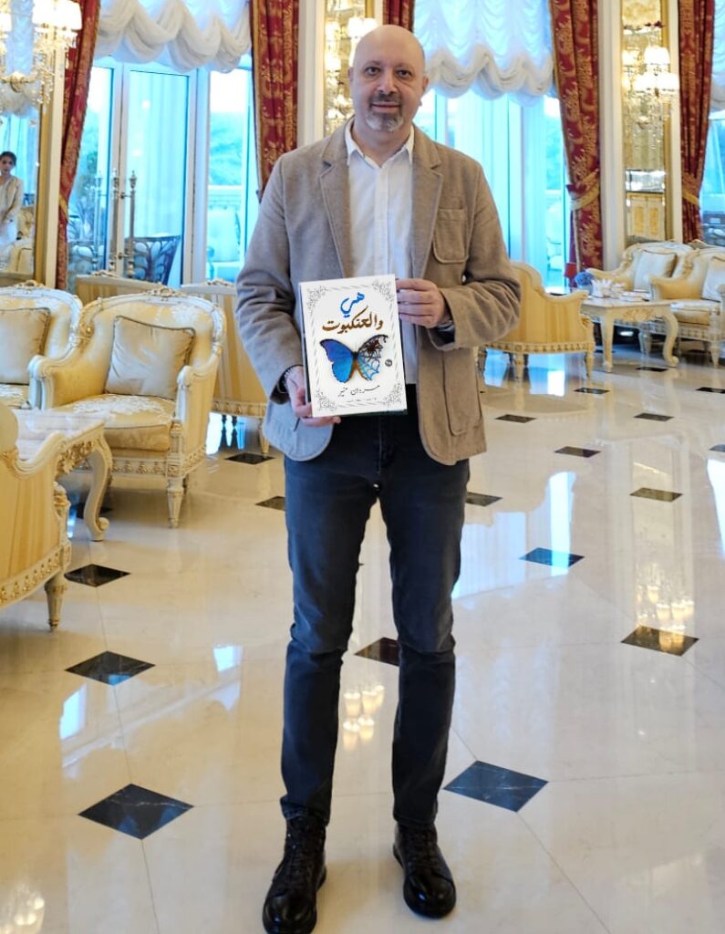 الكاتب مروان منير مؤلف رواية هي والعنكبوت