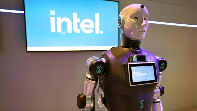 معالجات Intel Core Ultra 3 تقود جيل الروبوتات البشرية Intel Core Ultra