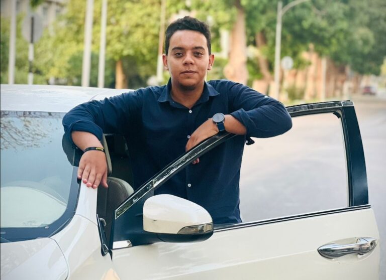 الفنان أحمد الهواري